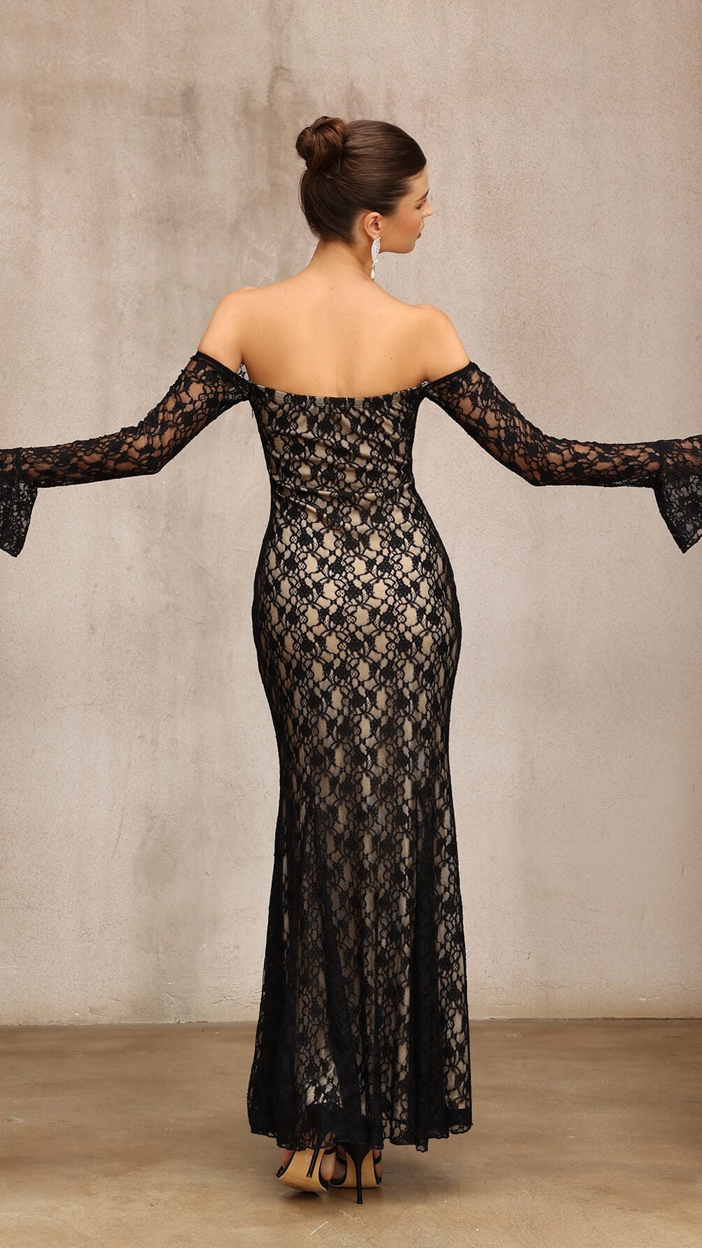 Long-Sleeved Tight-Fitting Evening Dress